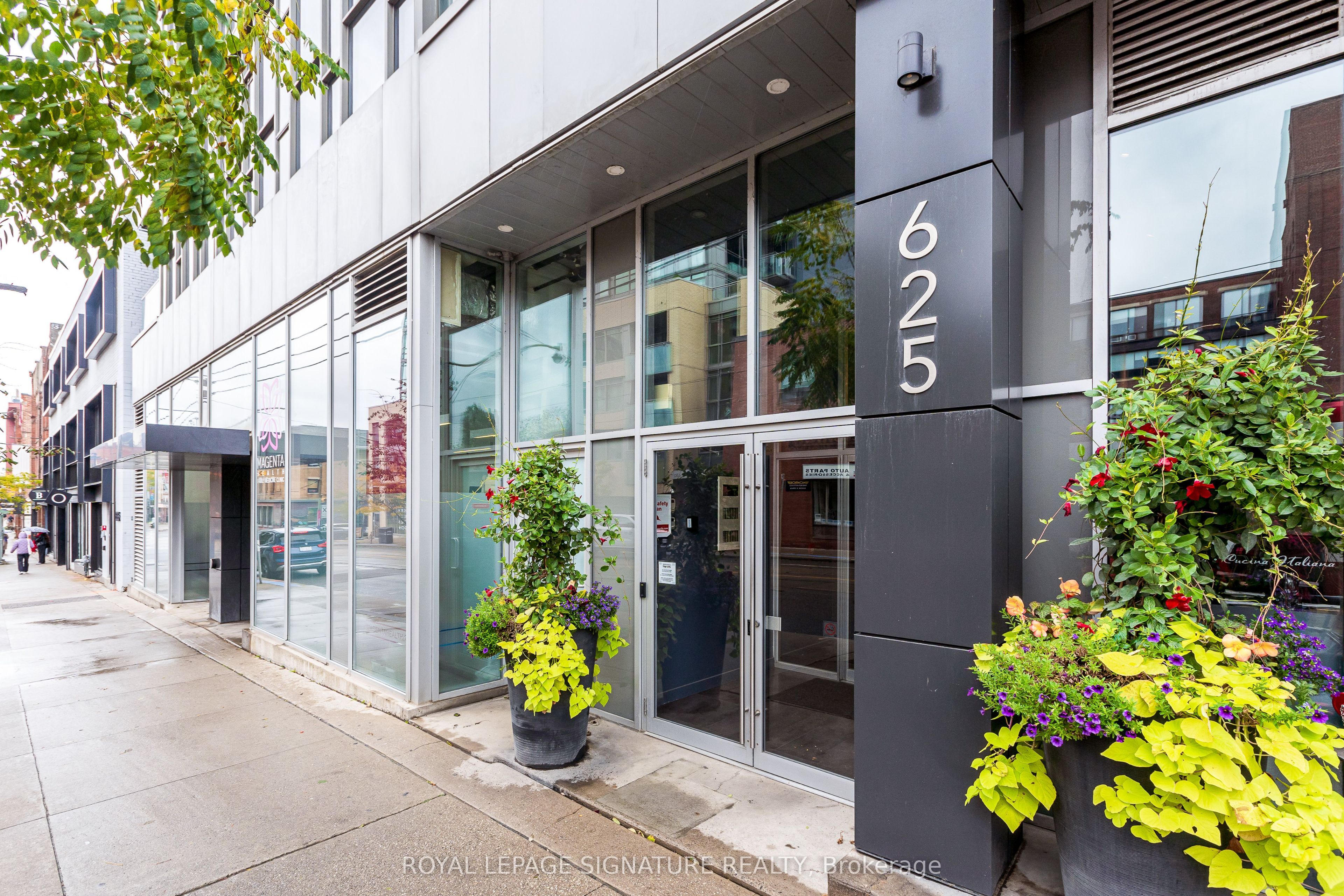 211-625 Queen Street E, Toronto, ON, M4M 1G7