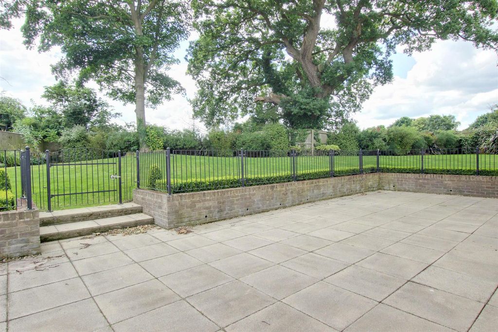 Additional image 18 of 4 bed property to rentOld College Drive, Beverley HU17