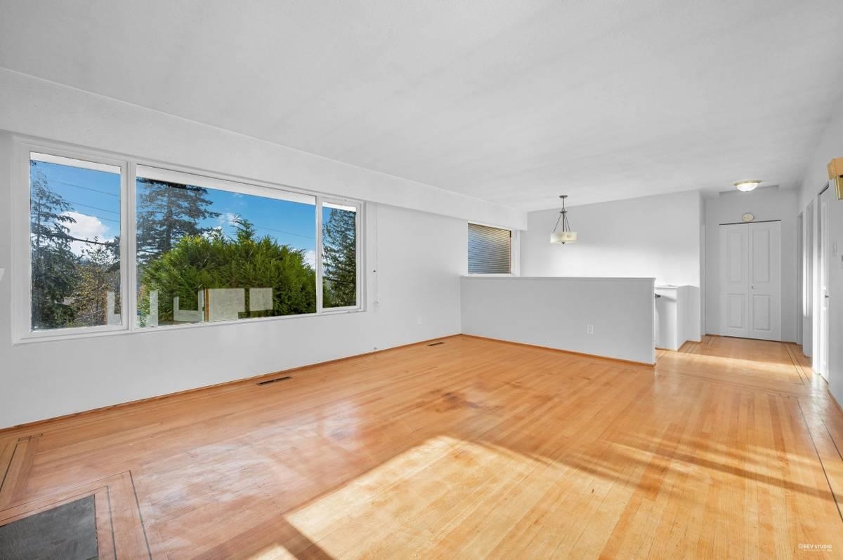 Additional image 4 of 332 Laurentian Crescent, Coquitlam, BC, V3K 1Y1
