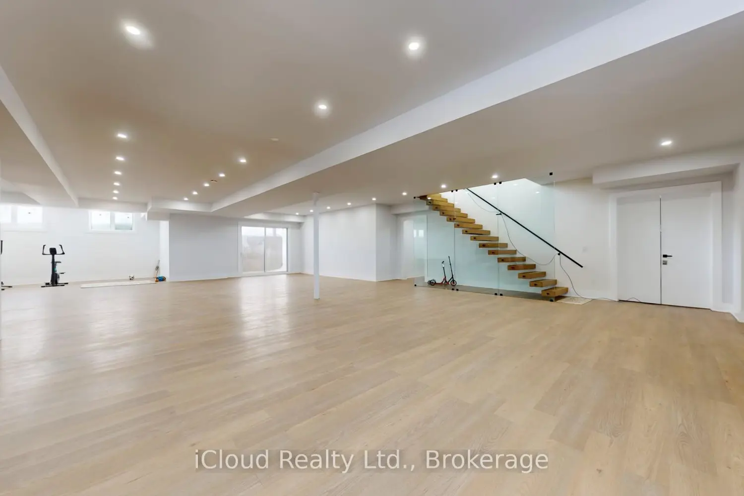 Additional image 19 of 674525 Hurontario Street