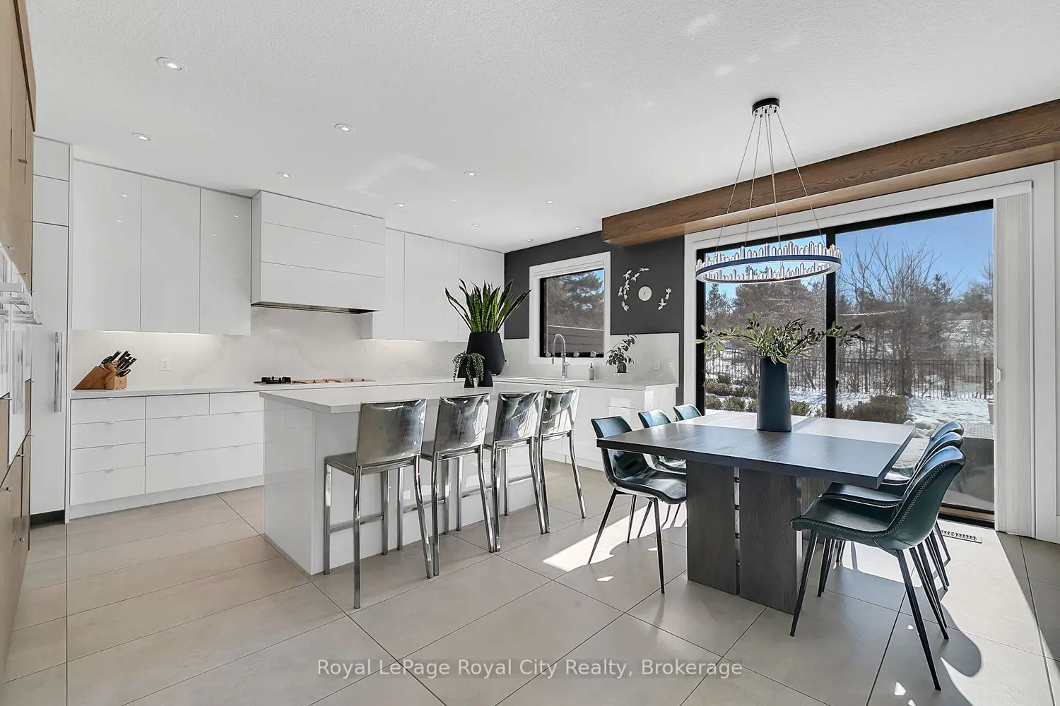 303 Gosling Gardens photo 4