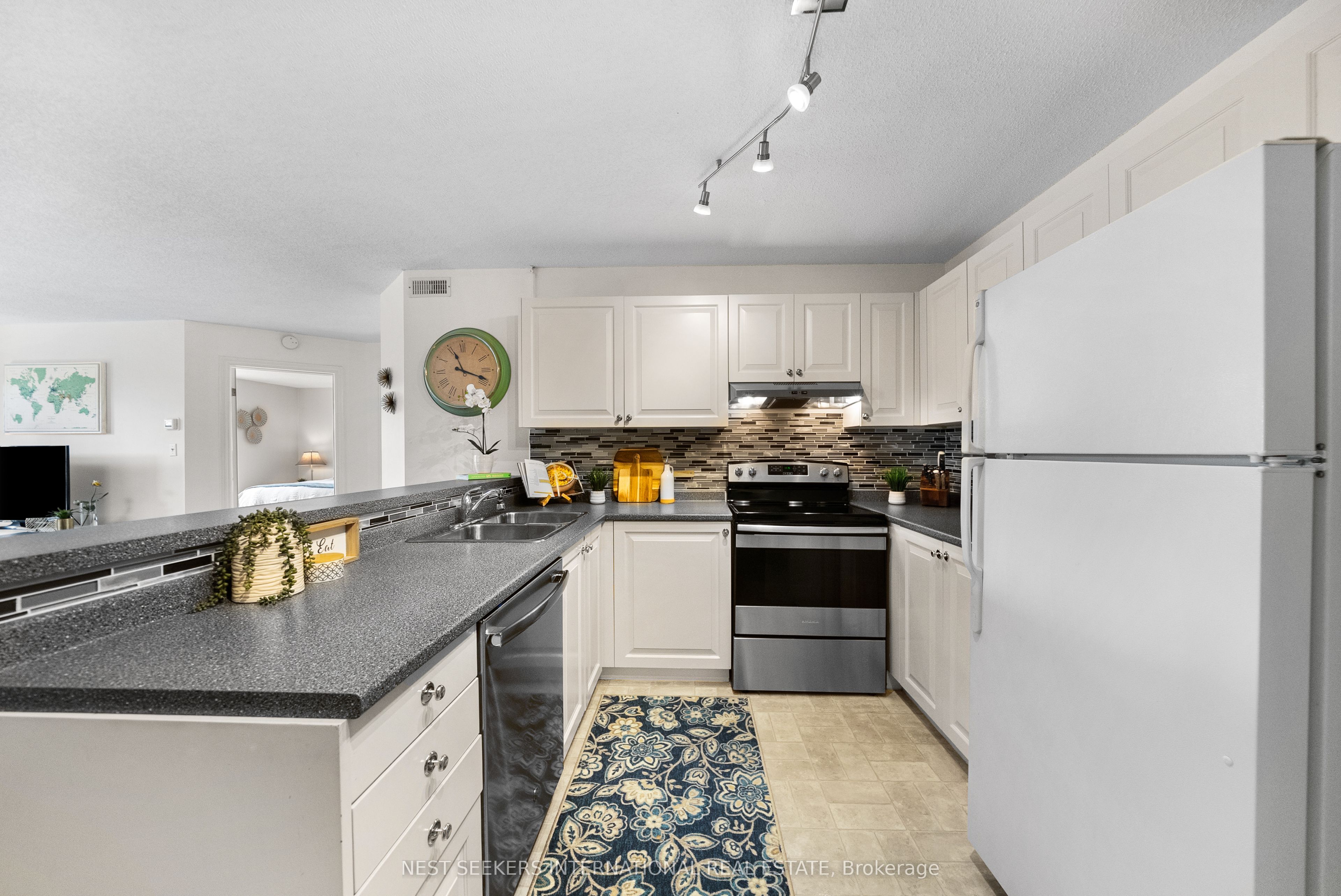 Additional image 2 of 301-2020 Cleaver Avenue, Burlington, ON, L7M 4C2