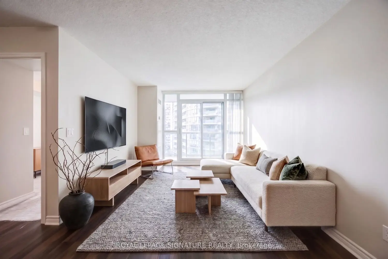 Additional image 7 of 19 Grand Trunk Crescent 2103