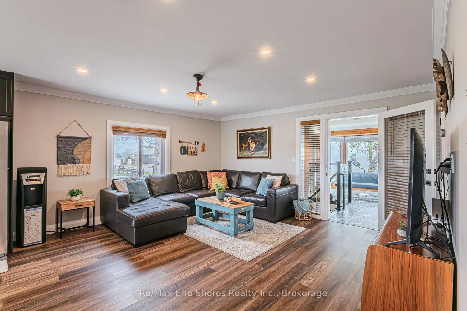 1231 Lakeshore Road photo 4