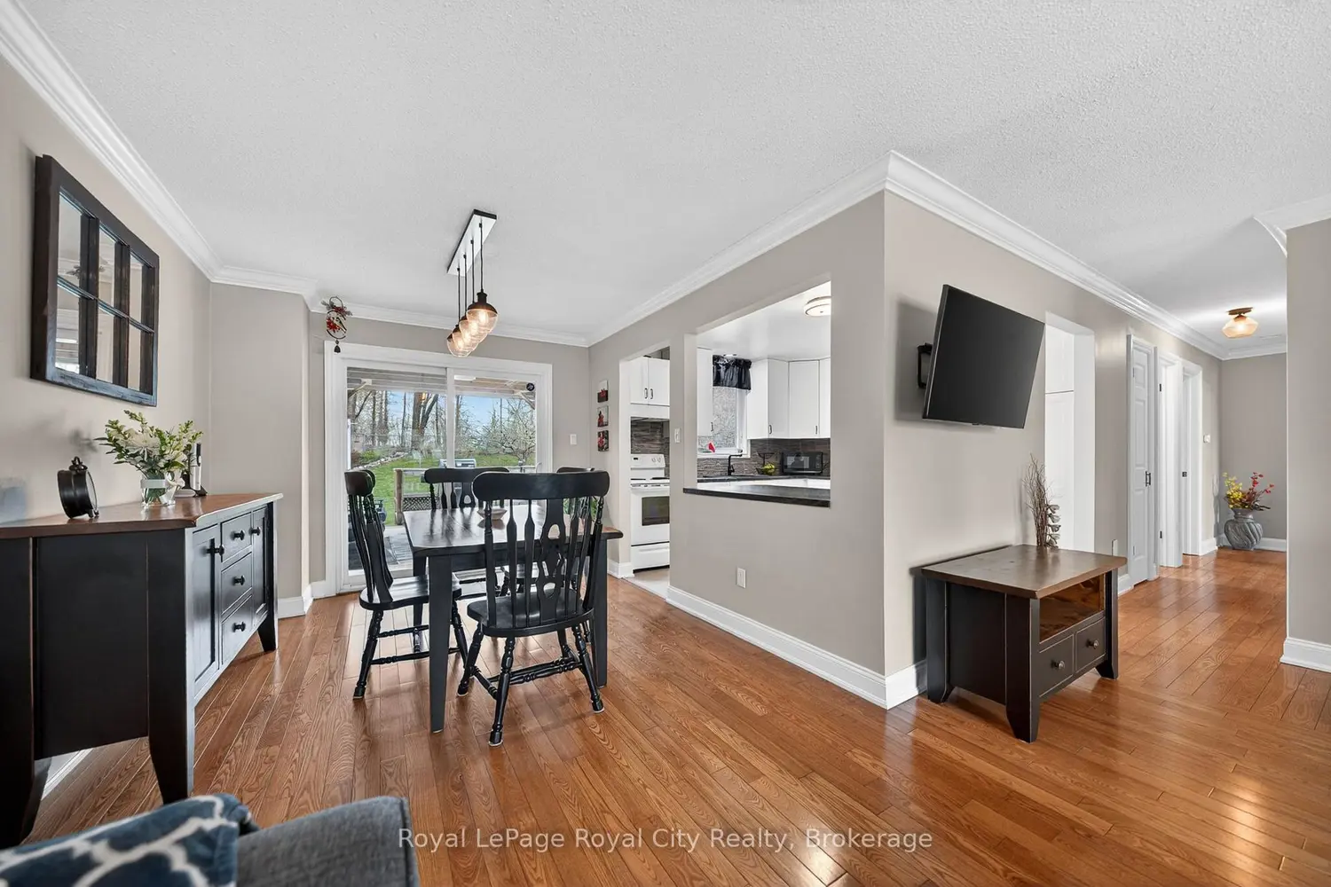 69 Sanderson Drive photo 3