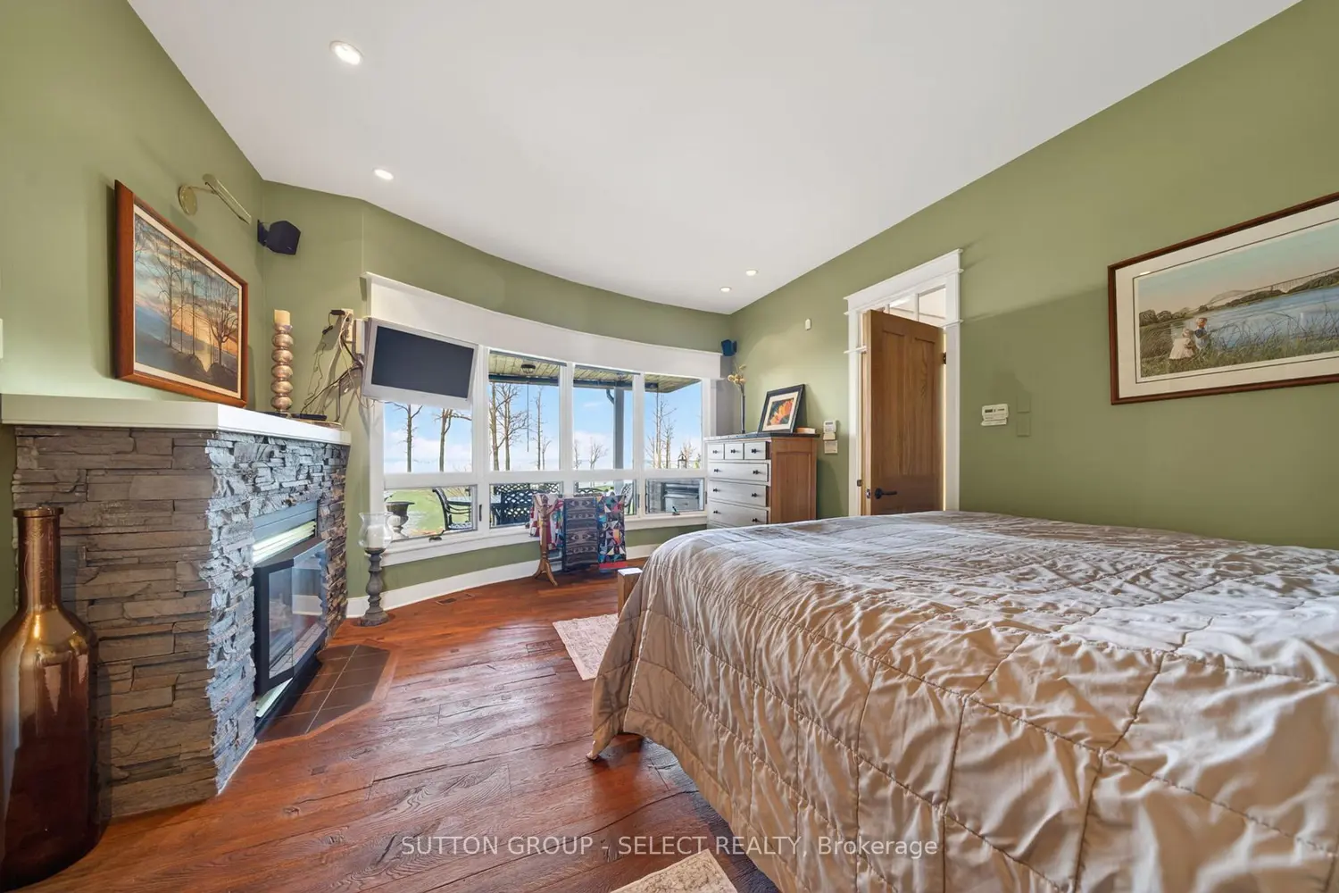 4544 Lakeshore Road photo 4