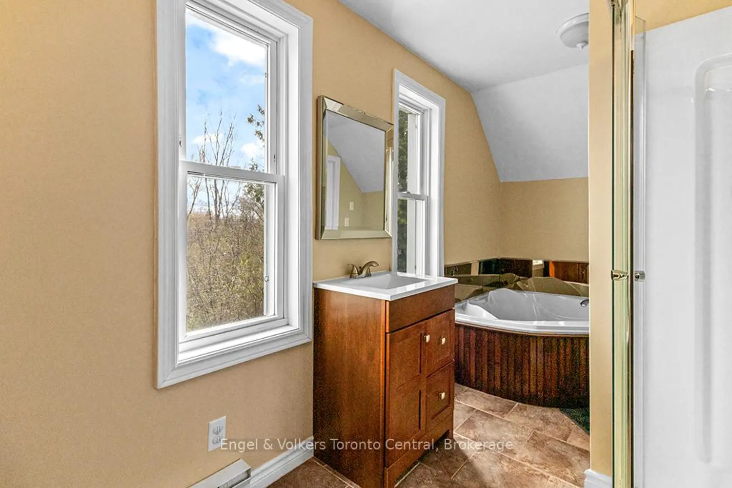 Additional image 11 of 122459 Grey Road 5