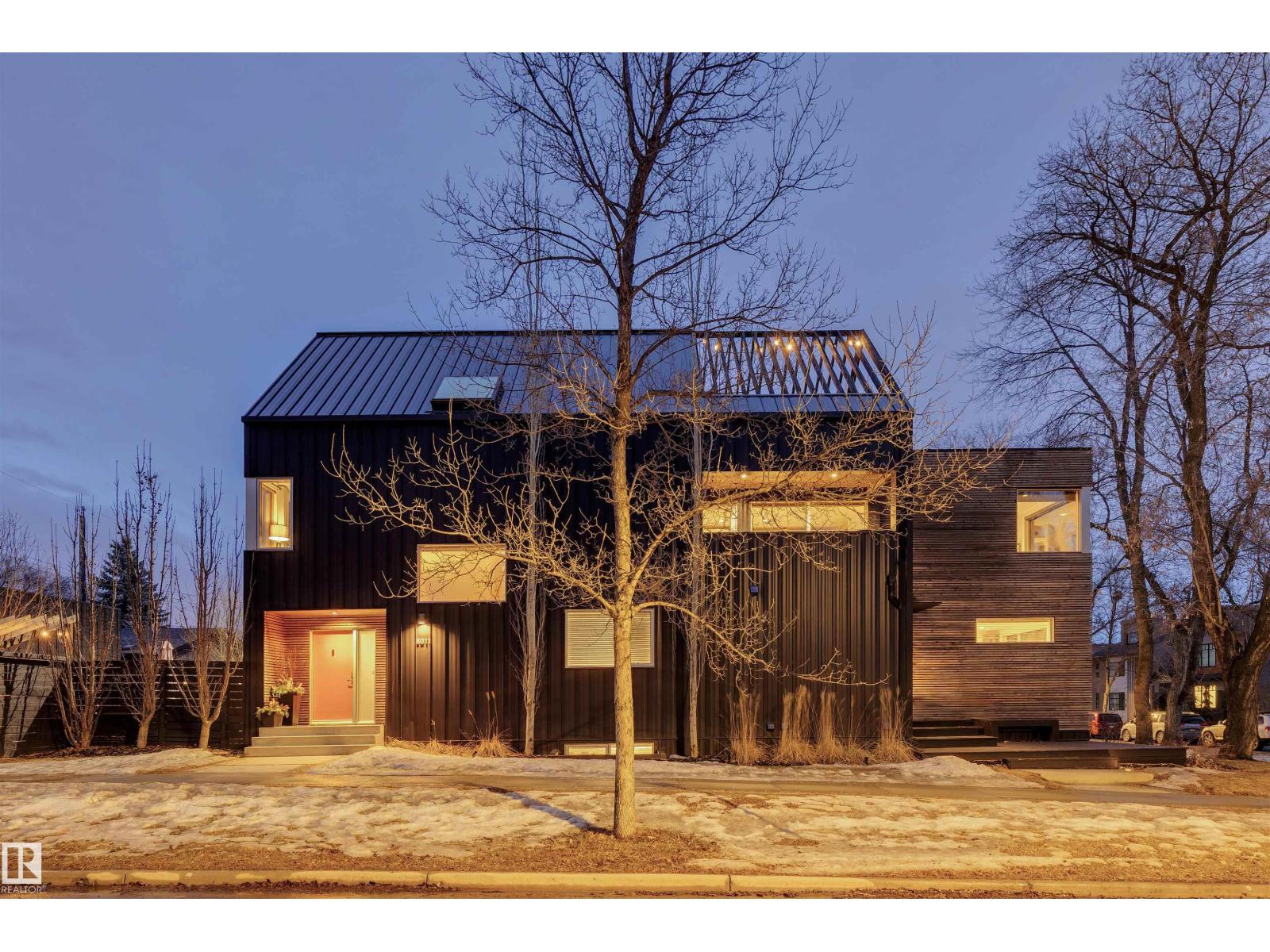 Additional image 5 of 10958 80 Avenue NW, Edmonton, AB, T6G0R1