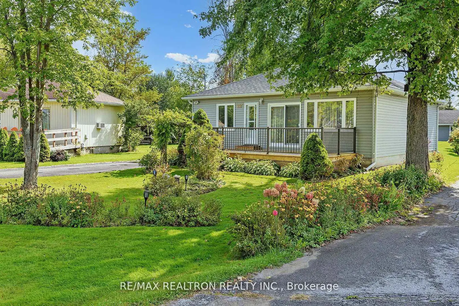 157 Woodfield Drive photo 2