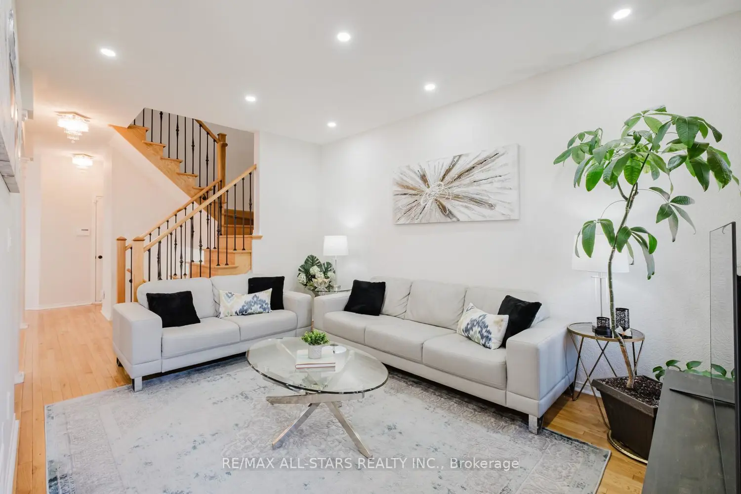 19 Coronet Street photo 2