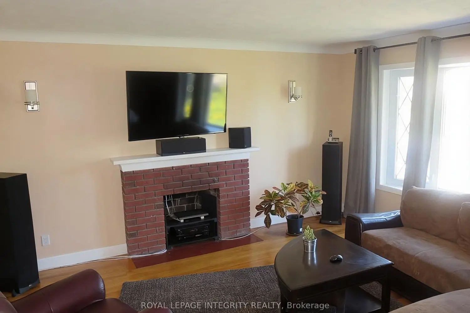 176 Oakridge Boulevard photo 4