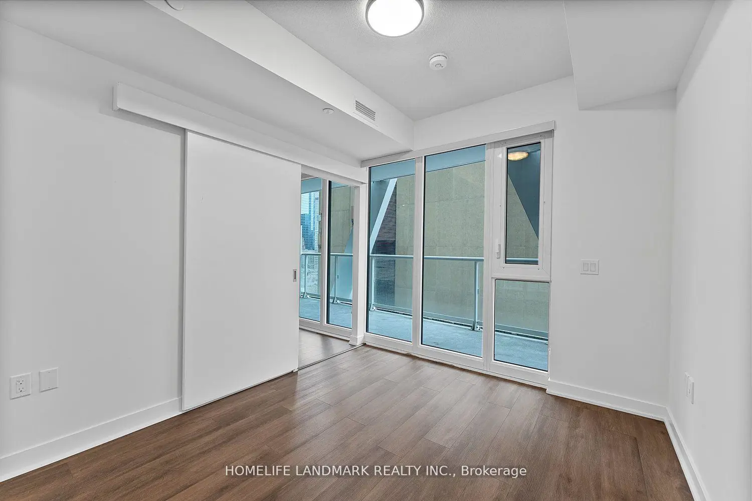 Additional image 9 of 230 Simcoe Street 1129