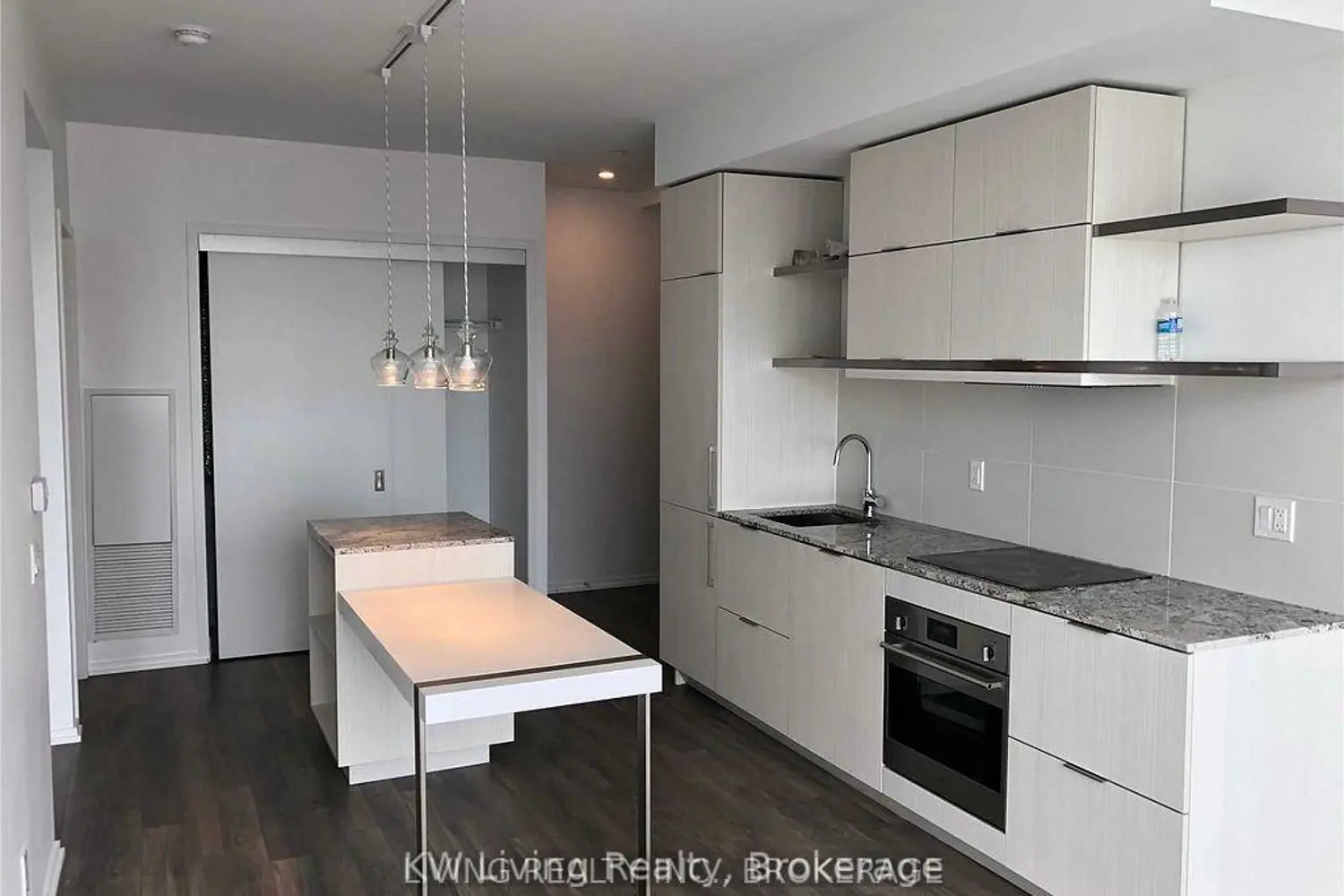 Additional image 2 of 197 Yonge Street 3714
