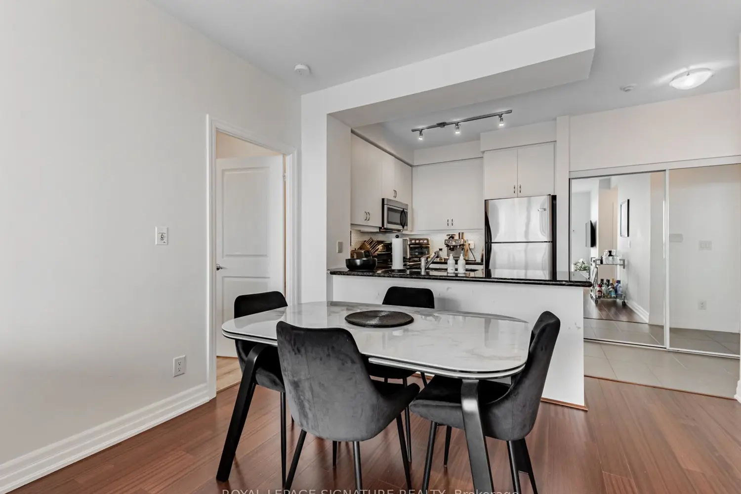 Additional image 4 of 500 St Clair Avenue 1607