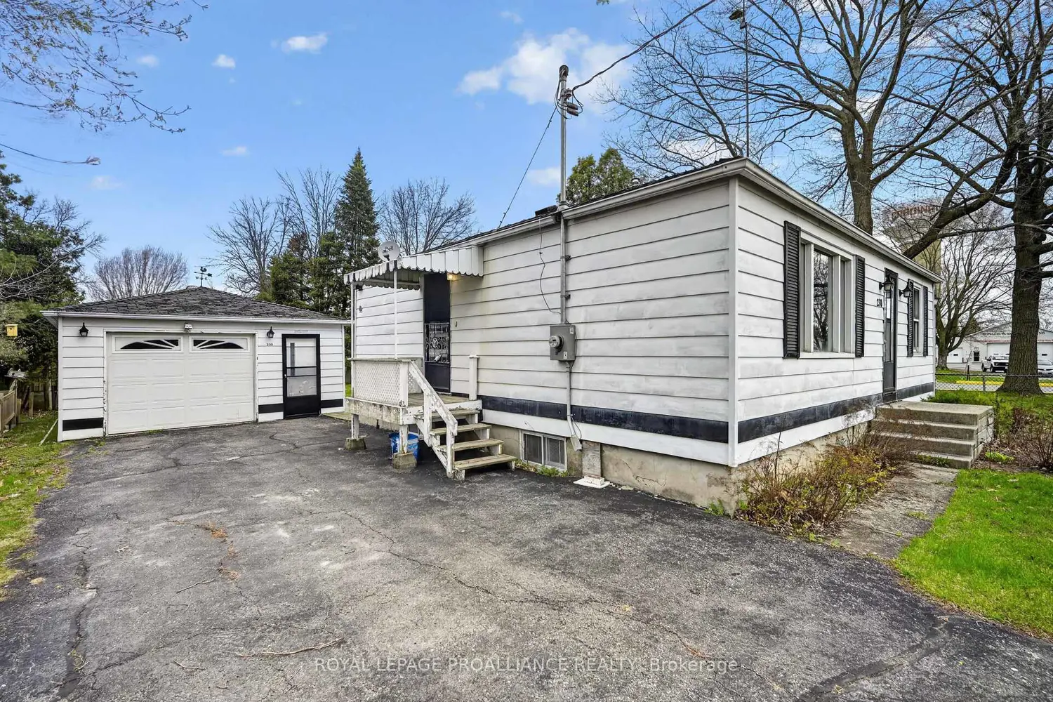 230 Helen Street photo 3