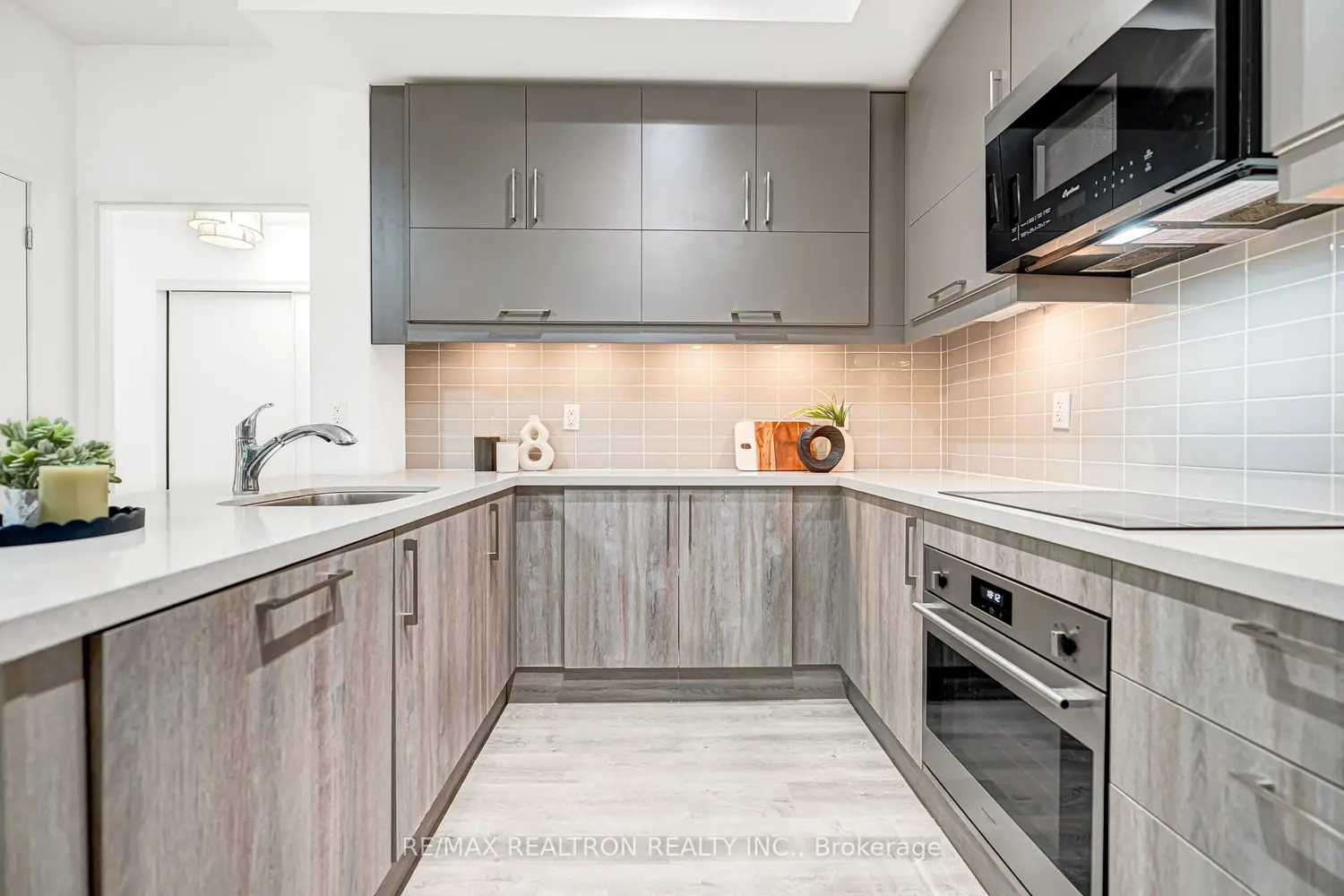 Additional image 10 of 38 Simcoe Promenade 403C