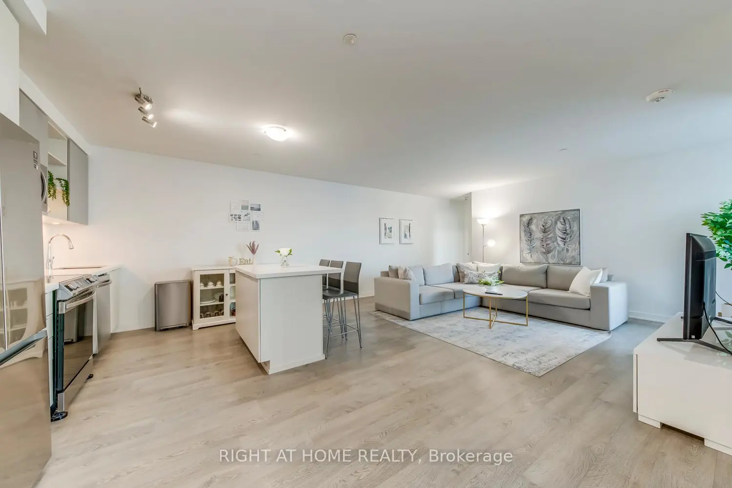 Additional image 3 of 4675 Metcalfe Avenue 206