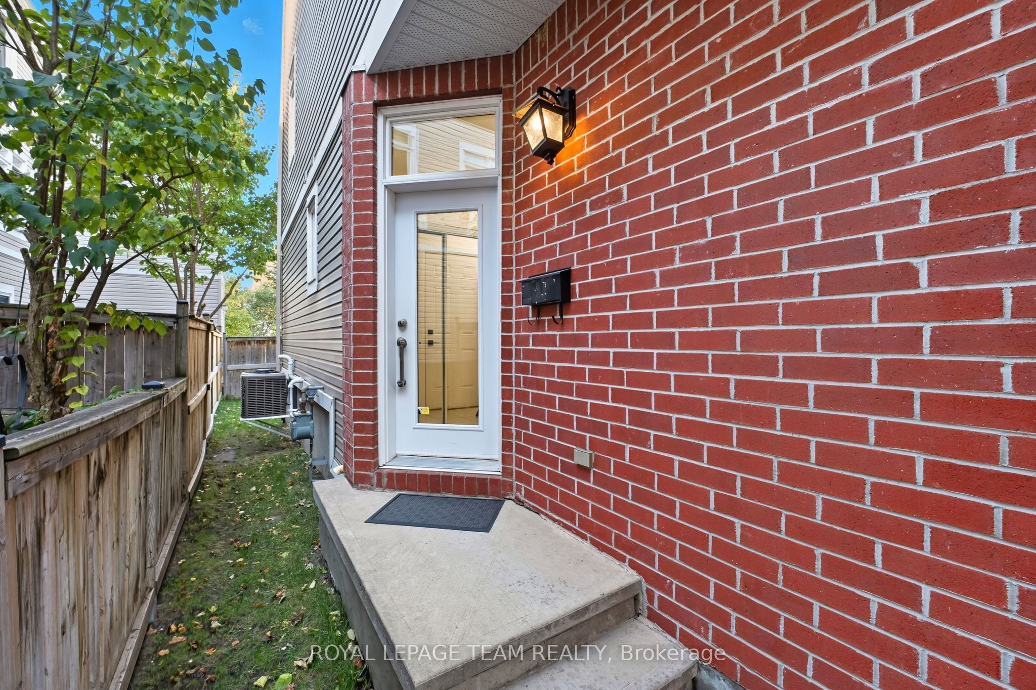 Additional image 2 of 1512 Clementine Boulevard, Ottawa, ON, K1H 8E9