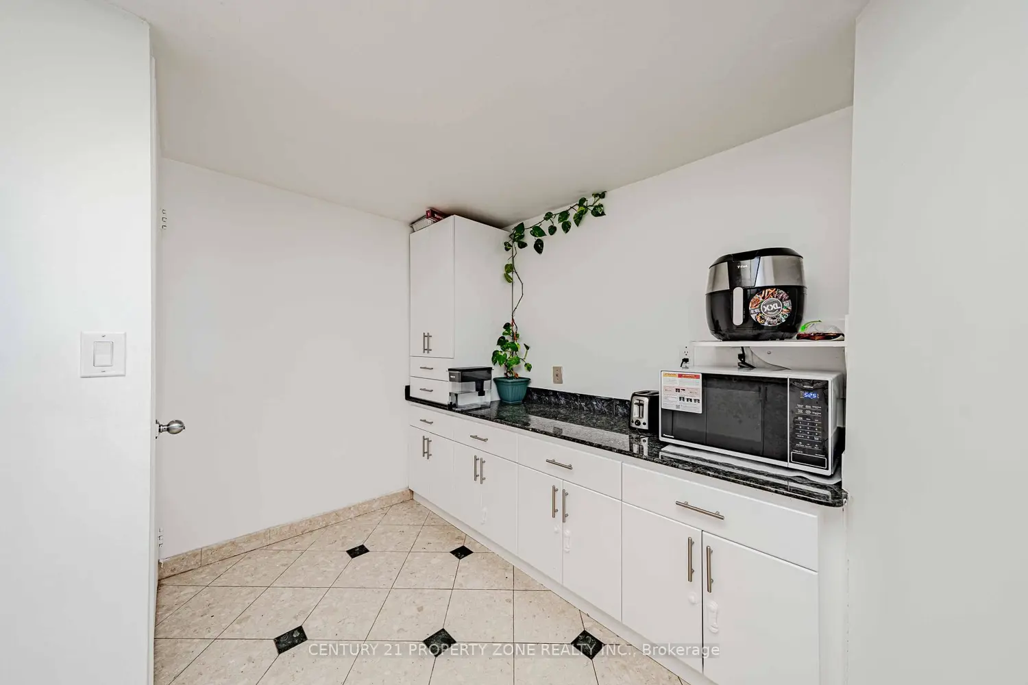Additional image 13 of 2466 Eglinton Avenue Ph03