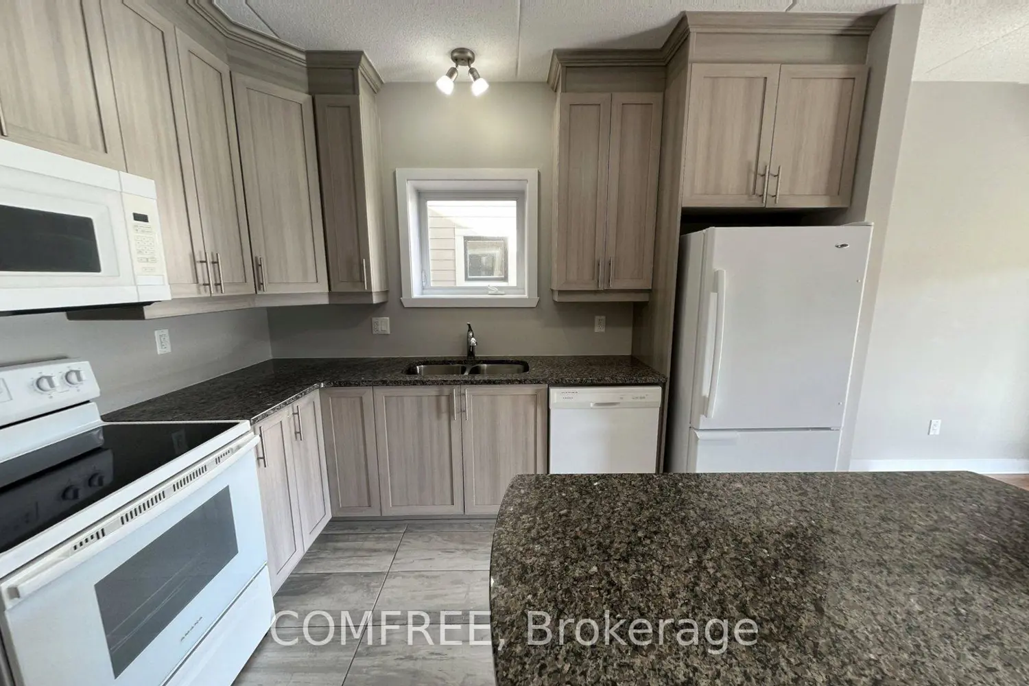 292 Masters Lane 121 photo 3