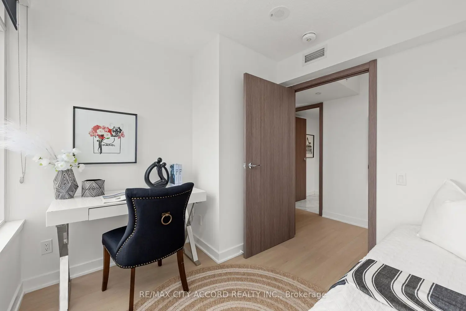 Additional image 7 of 17 Bathurst Street 2015