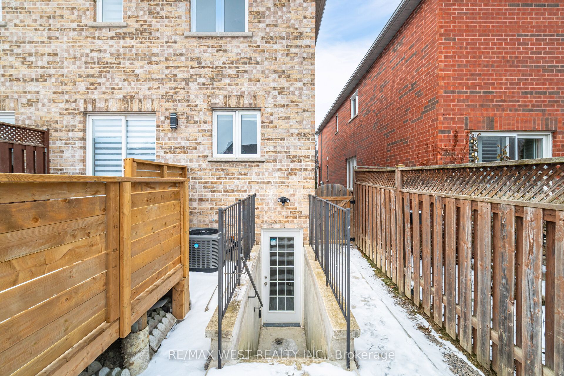 Additional image 3 of BSMT-1122 Hickory Hollow Glen, Mississauga, ON, L5W 1Z8