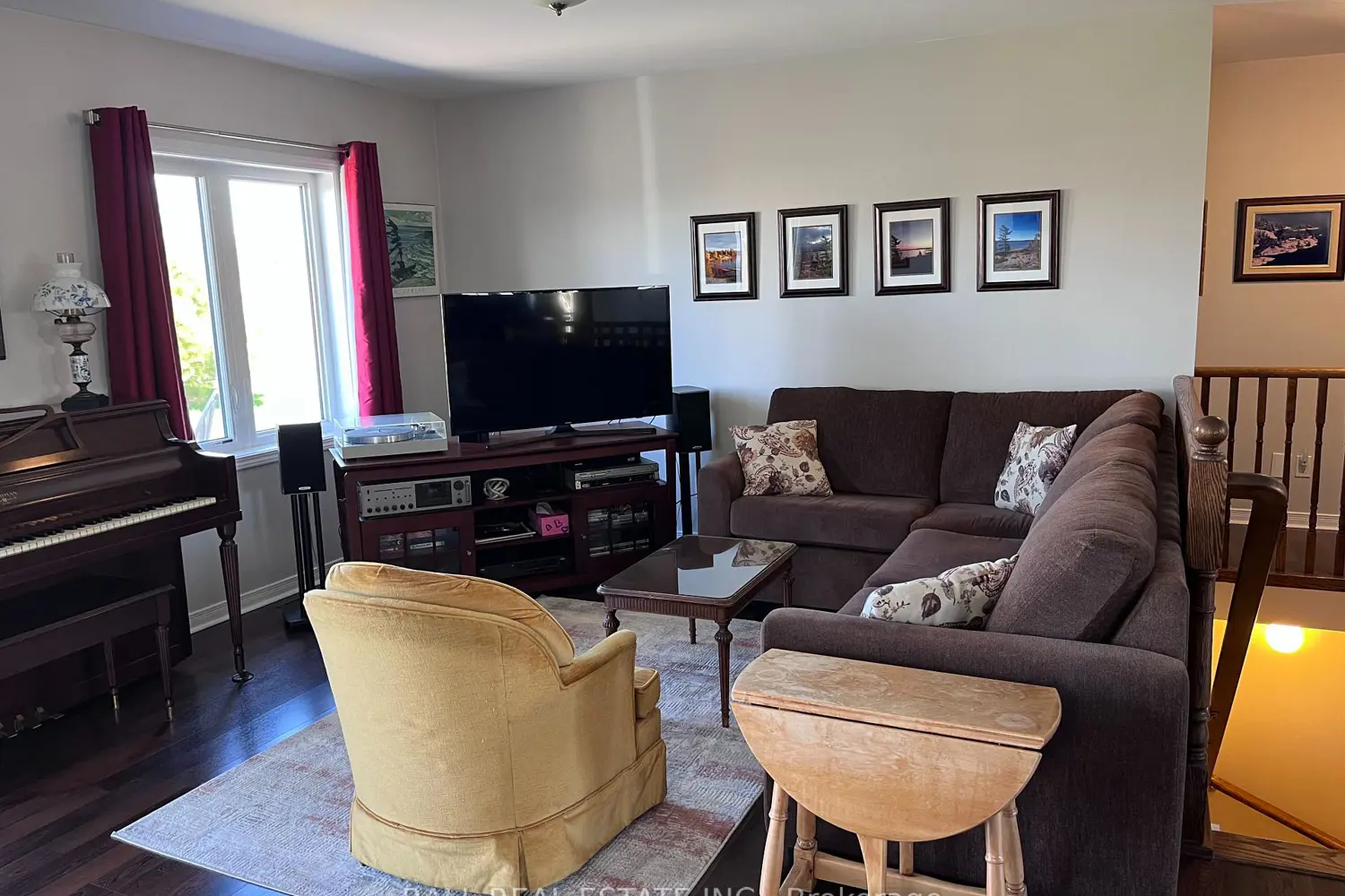 6 Maple Avenue photo 2