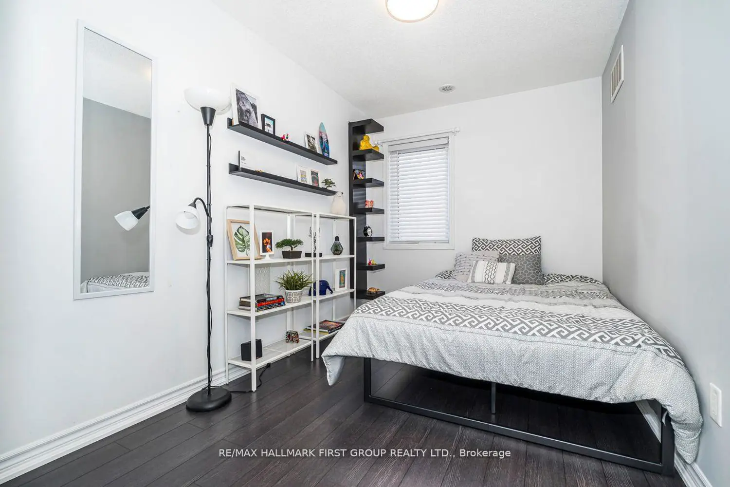Additional image 10 of 1040 Elton Way 10
