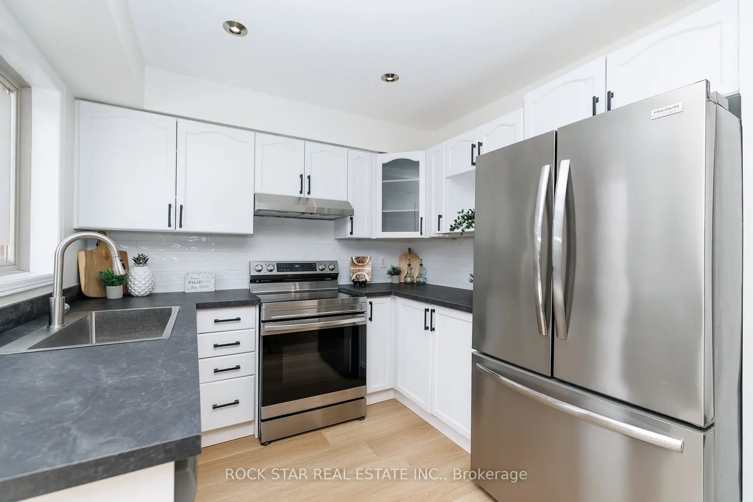 9 Stevens Drive photo 4
