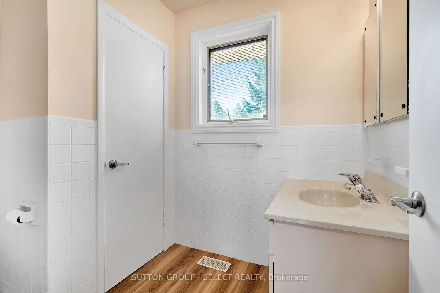 Additional image 13 of 1581 Borden Street