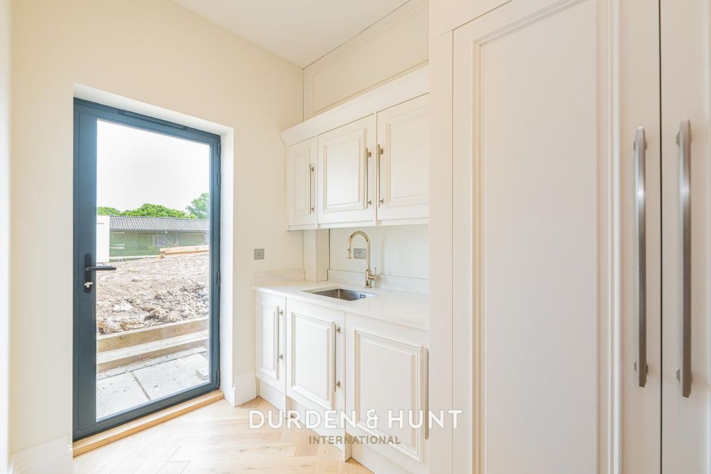 Additional image 8 of 4 bed detached house to rentMott Street, Loughton IG10