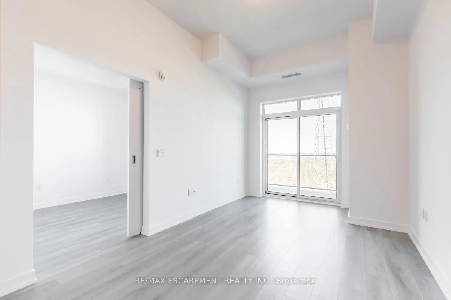 Additional image 10 of 5055 Greenlane Road 611