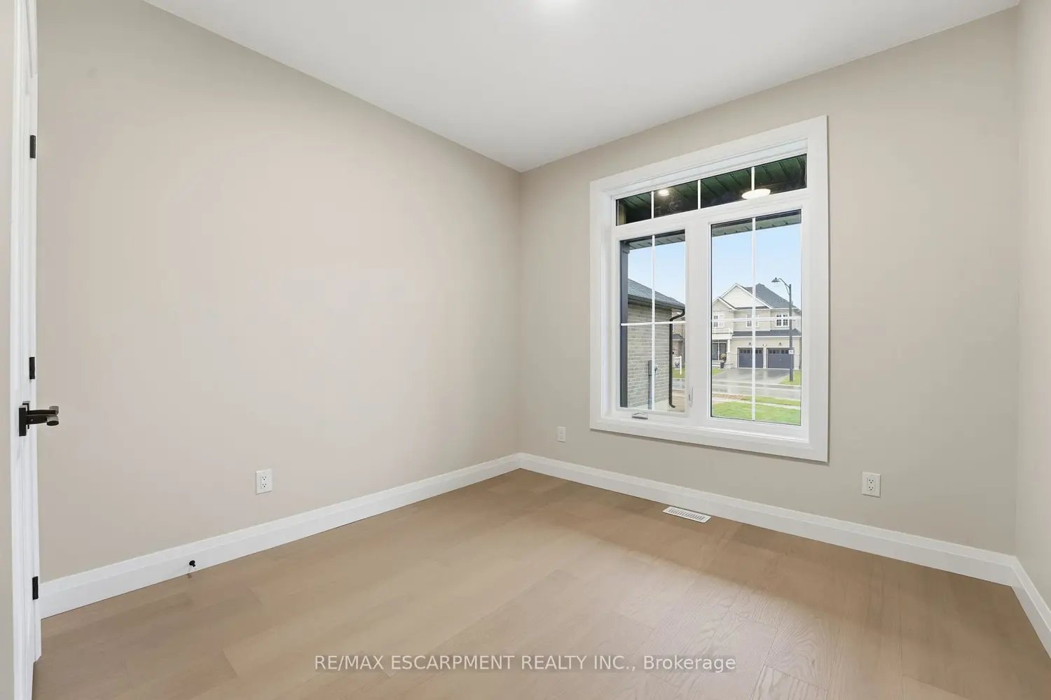 102 Oak Avenue photo 2