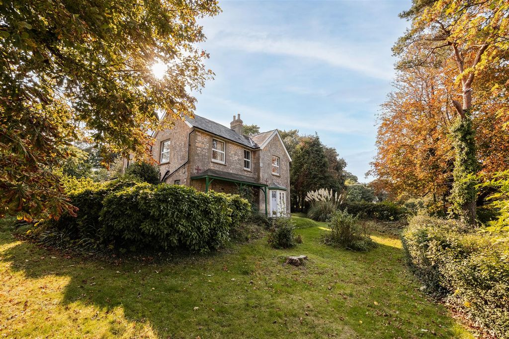 4 bed detached house to rentSummers Lane, Totland Bay PO39