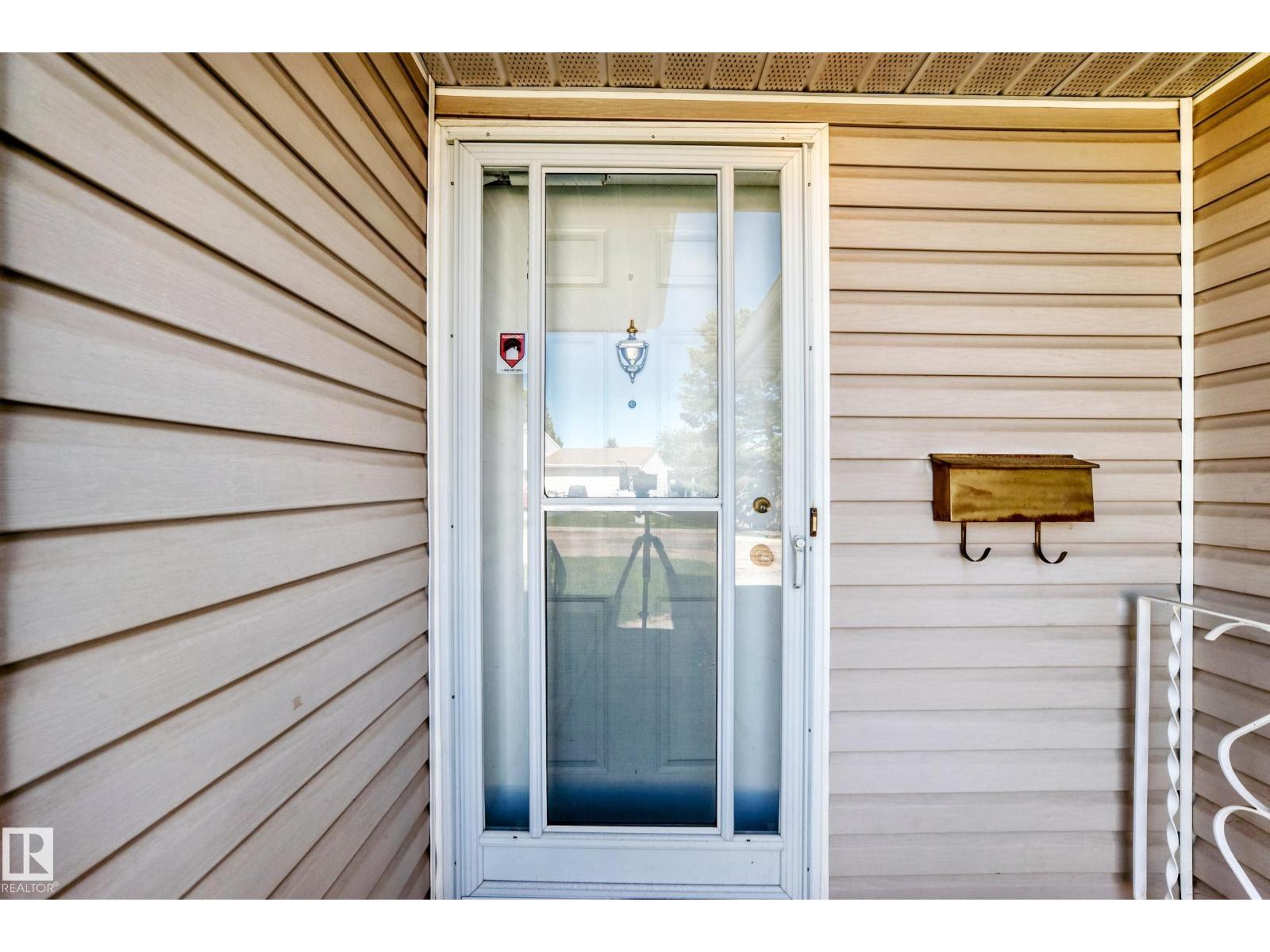 Additional image 3 of 4815 32 Avenue NW, Edmonton, AB, T6L4Y7