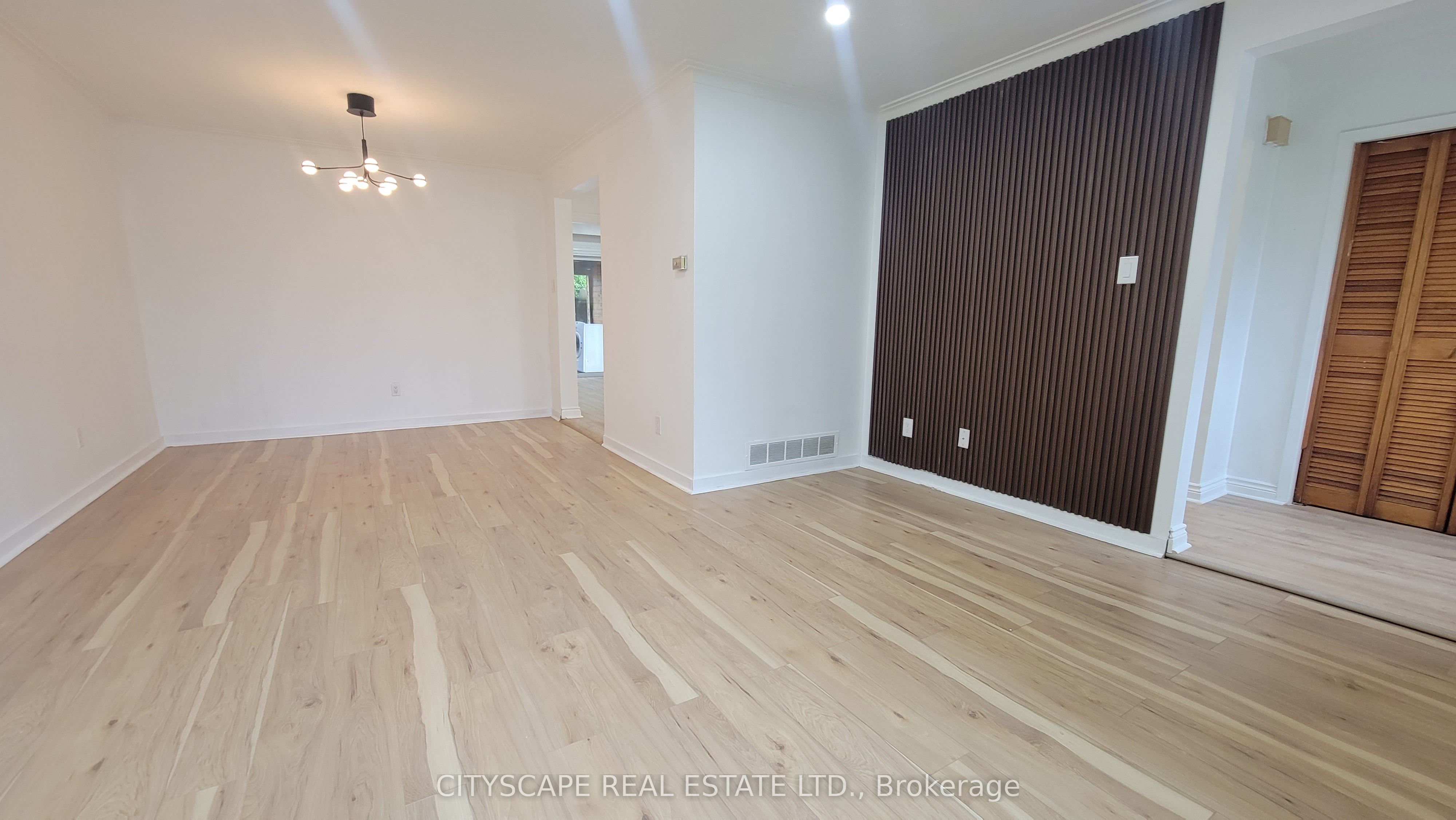 Additional image 5 of 3450 Ellengale Drive, Mississauga, ON, L5C 1Z7