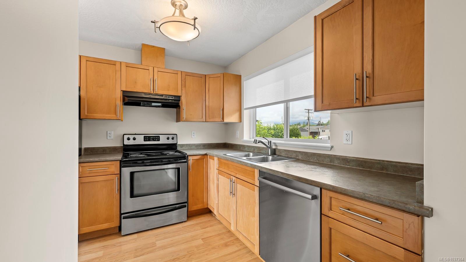 Additional image 2 of 302-840 Shamrock Place, Comox, BC, V9M 4G4
