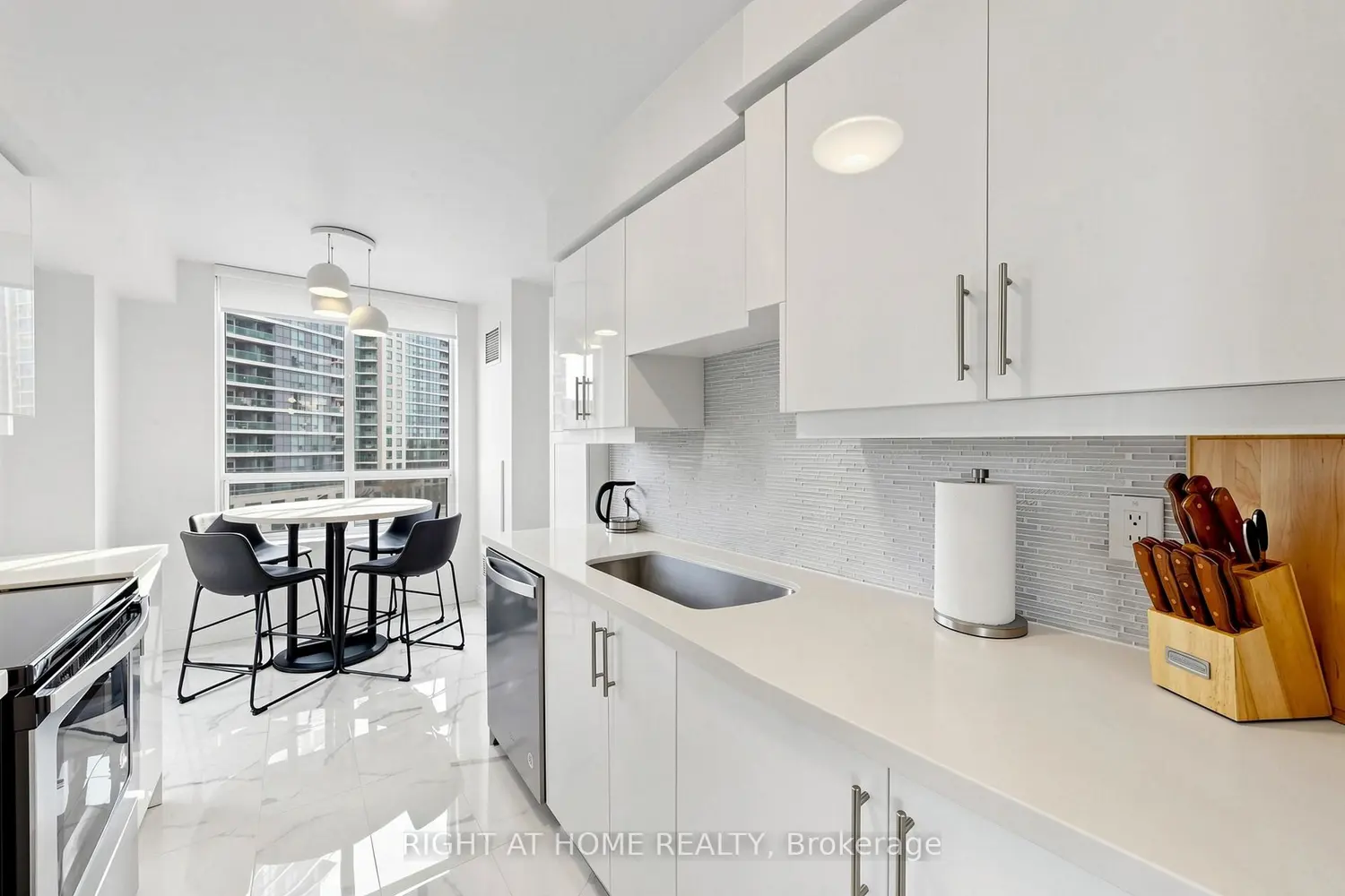 Additional image 8 of 78 Harrison Garden Boulevard 512