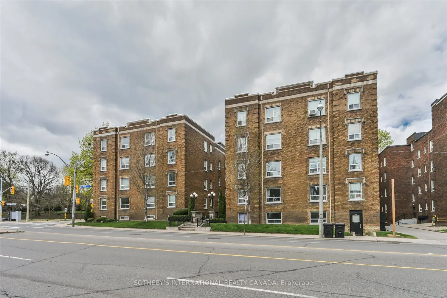 Additional image 19 of 100 Oriole Parkway 106