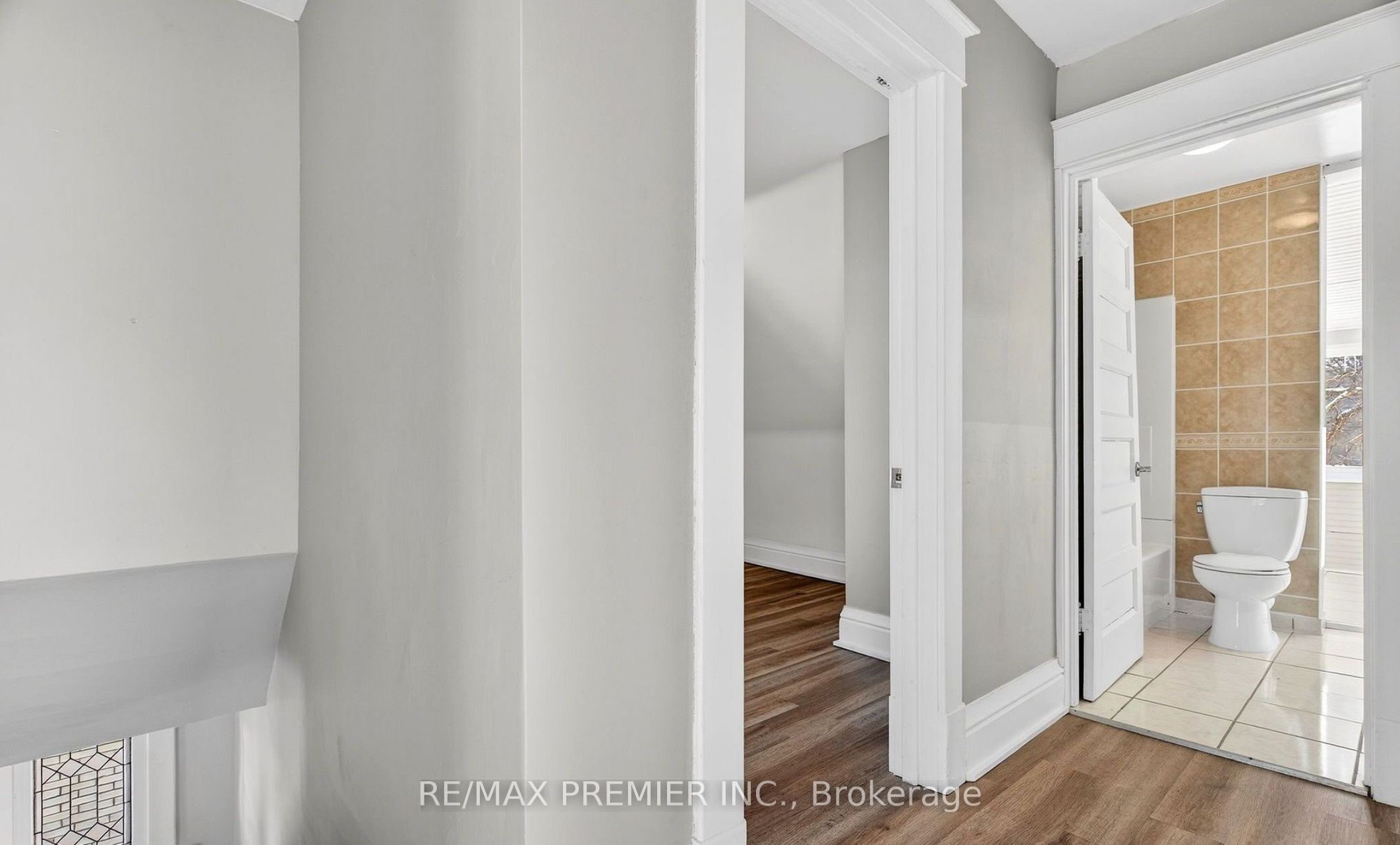 Additional image 3 of Main Floor-4848 Second Avenue, Niagara Falls, ON, L2E 4J1