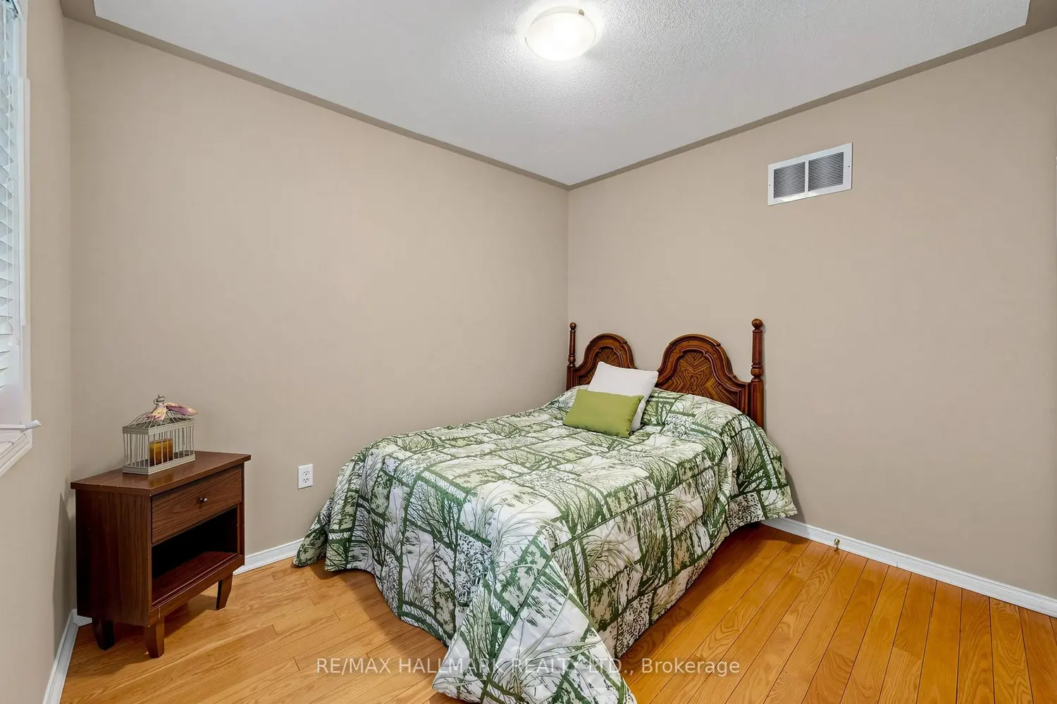 Additional image 13 of 72 Walkview Crescent