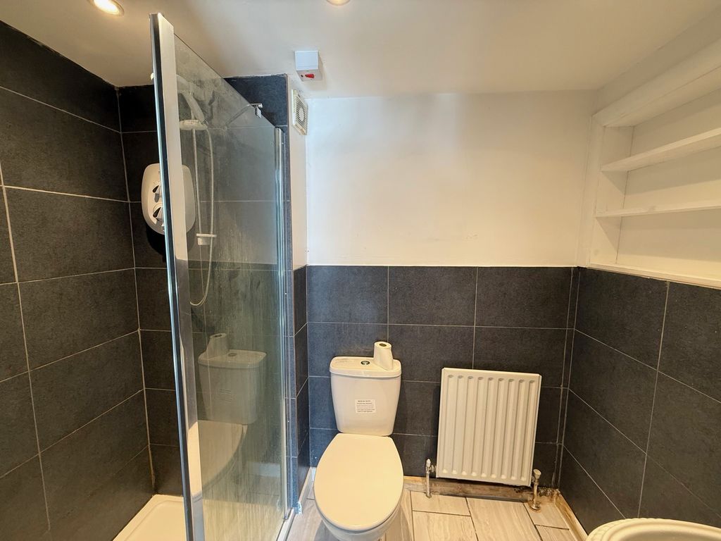 Additional image 5 of 3 bed flat to rentTwinnies Road, Wilmslow SK9