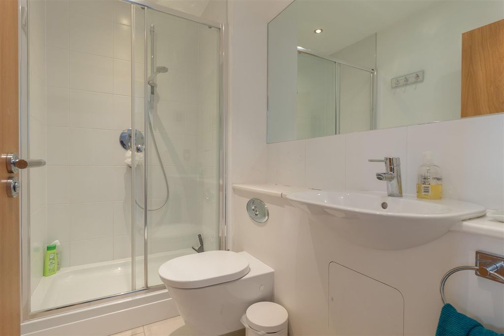 Additional image 9 of 3 bed property to rentHeron Square, Island Harbour, Newport PO30