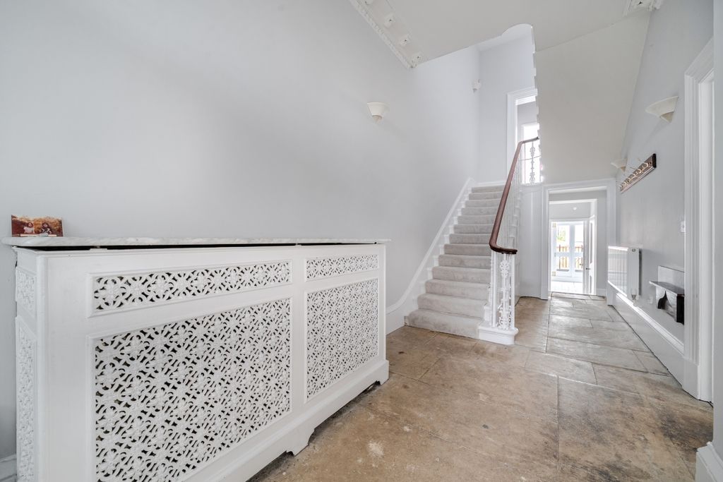 Additional image 20 of 6 bed town house to rentSuffolk Square, Cheltenham GL50