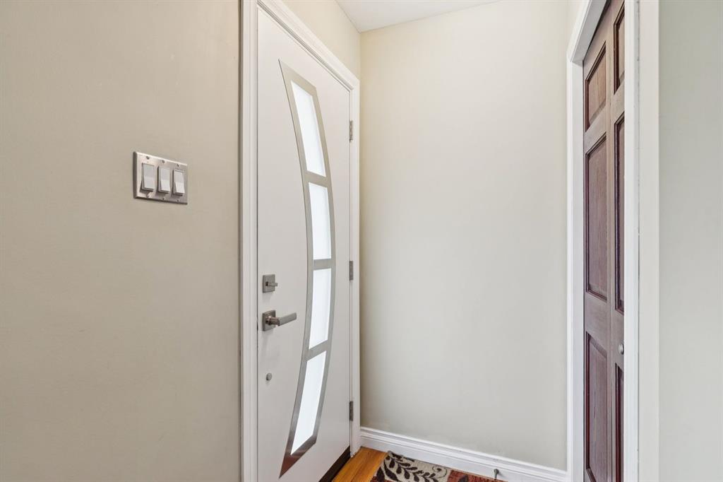 Additional image 6 of 26 Galway Crescent SW, Calgary, AB, T3E 4Y3