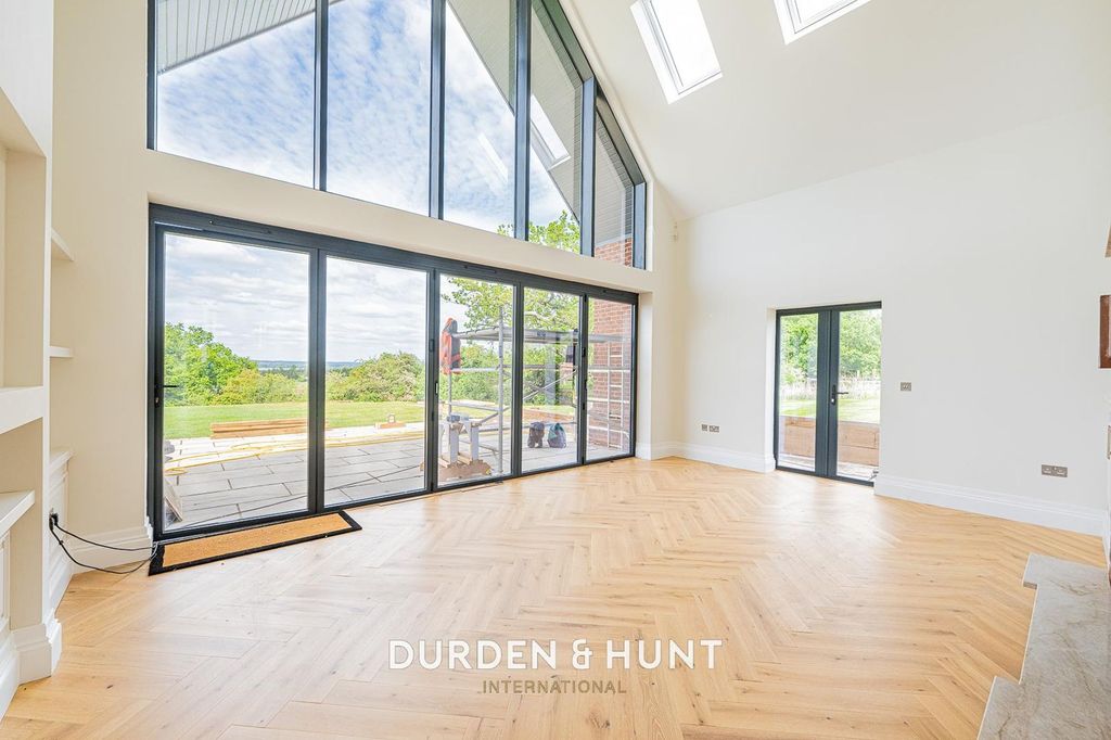 Additional image 3 of 4 bed detached house to rentMott Street, Loughton IG10