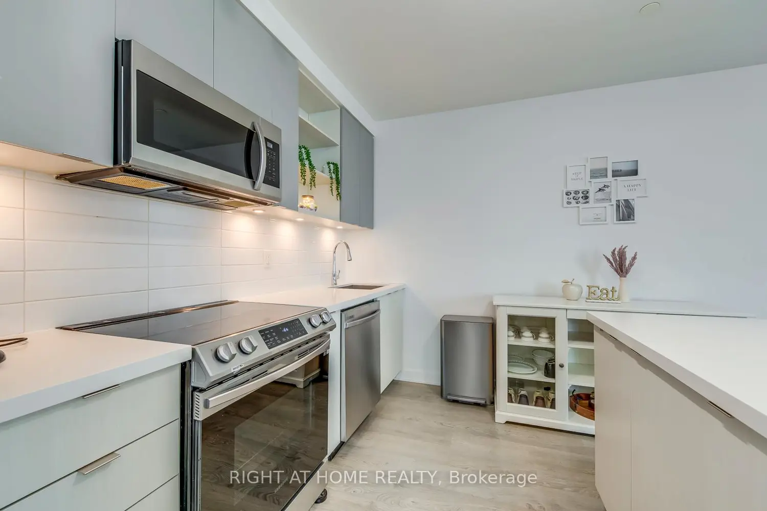 Additional image 4 of 4675 Metcalfe Avenue 206
