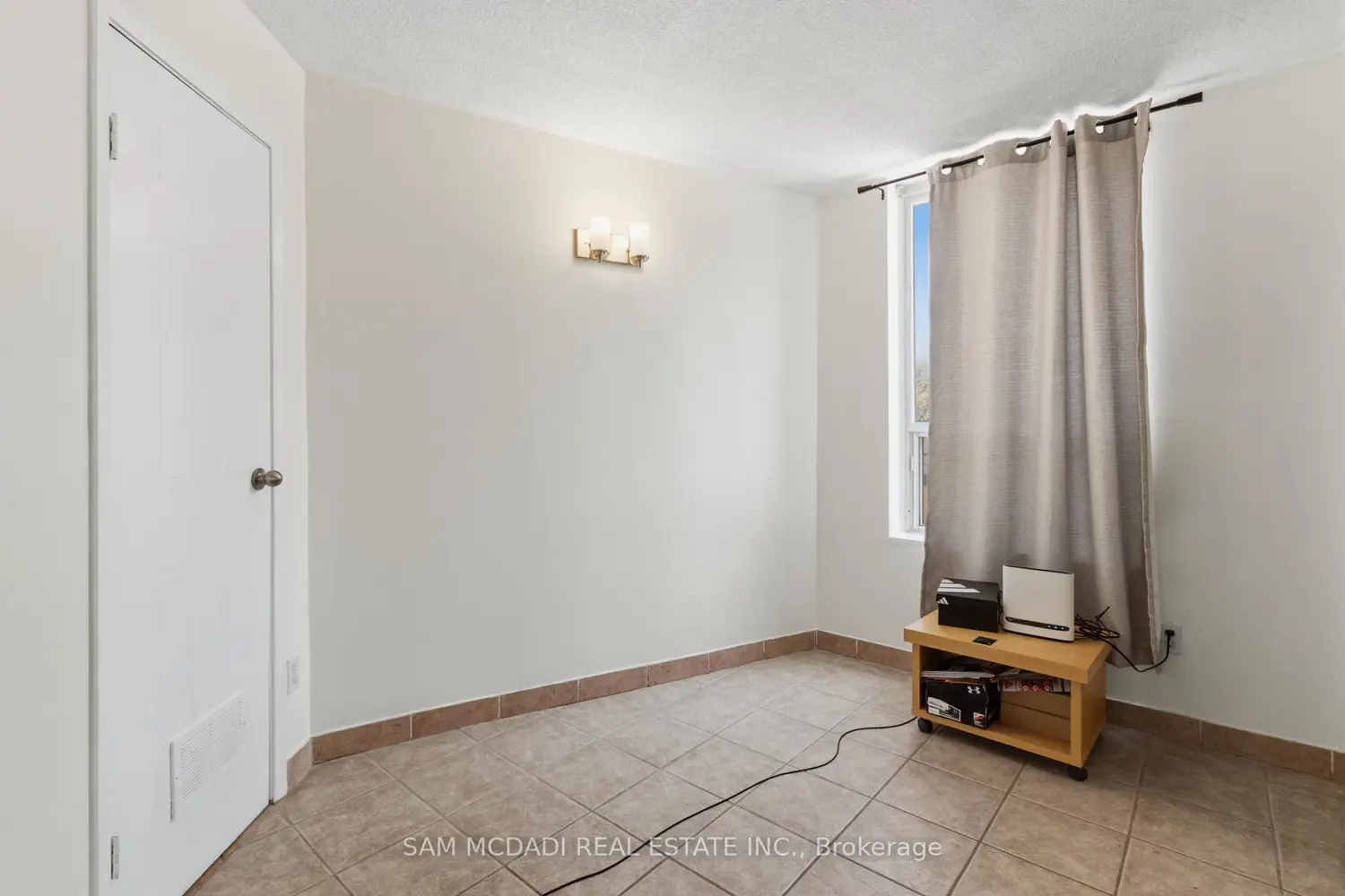 Additional image 8 of 400 York Boulevard 201