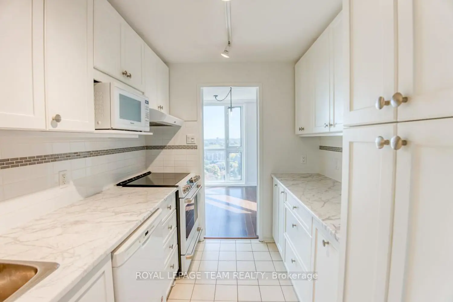 Additional image 3 of 1025 Richmond Road 2201