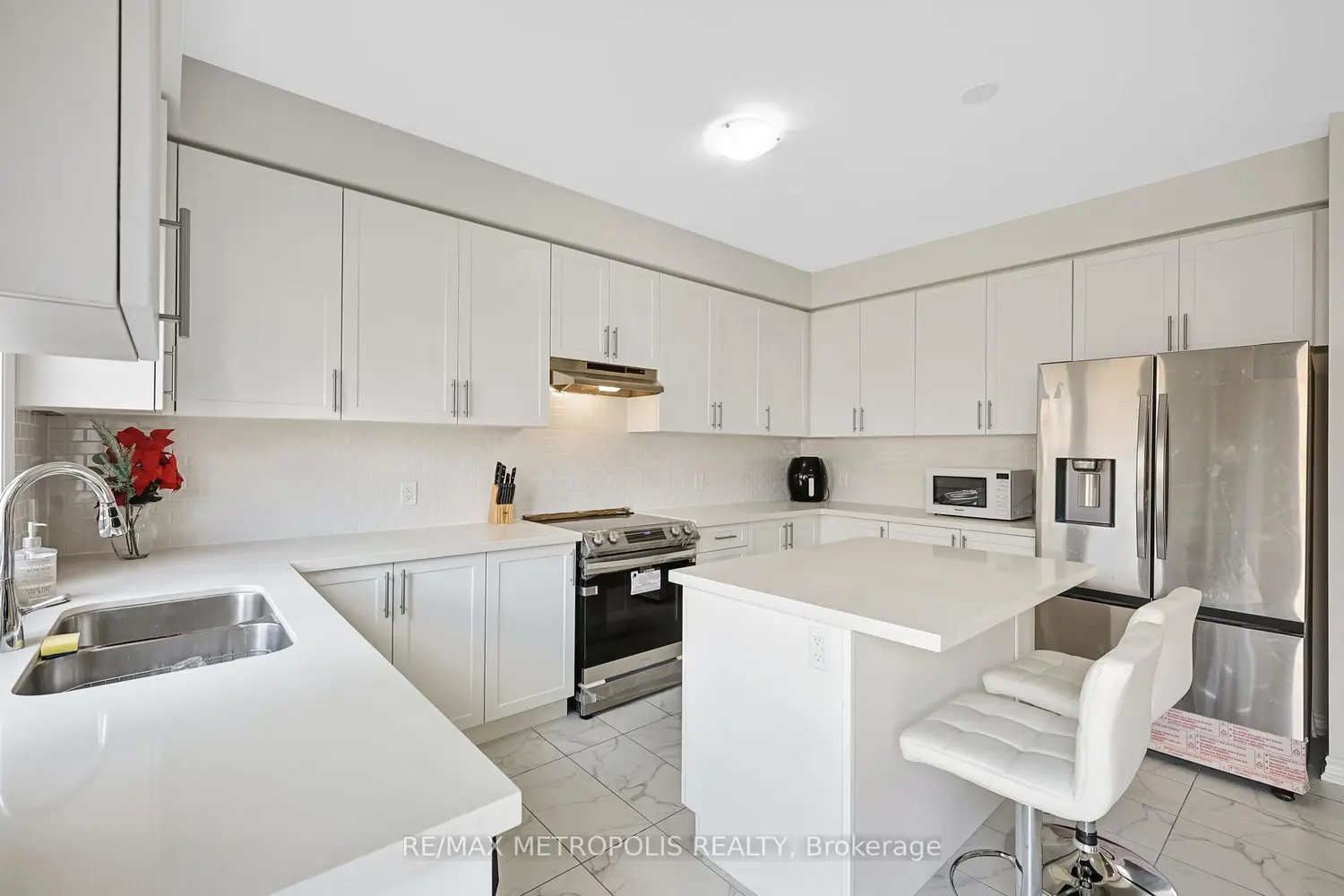 15 Douglas Kemp Crescent photo 5
